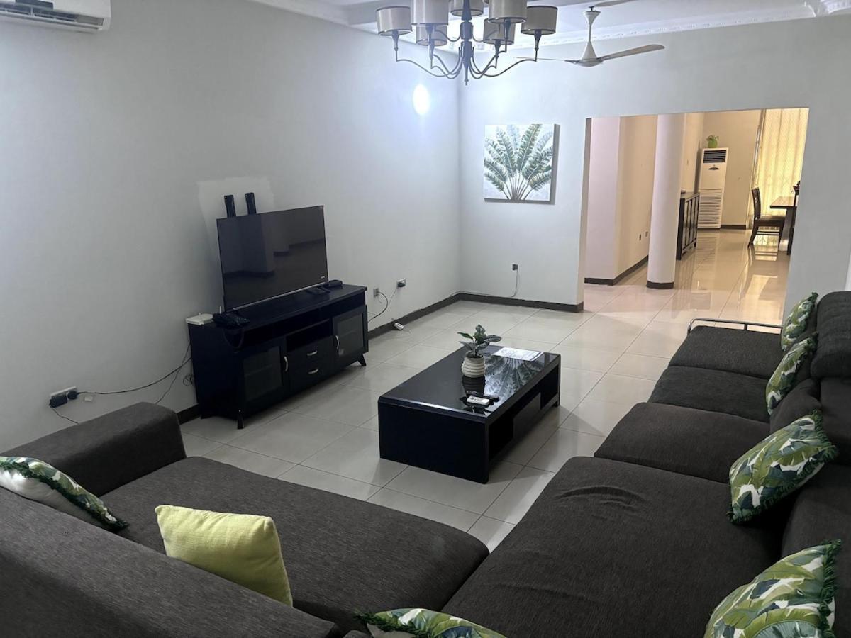 Takako Court Luxury Houses & Apartments, East Legon Accra Buitenkant foto